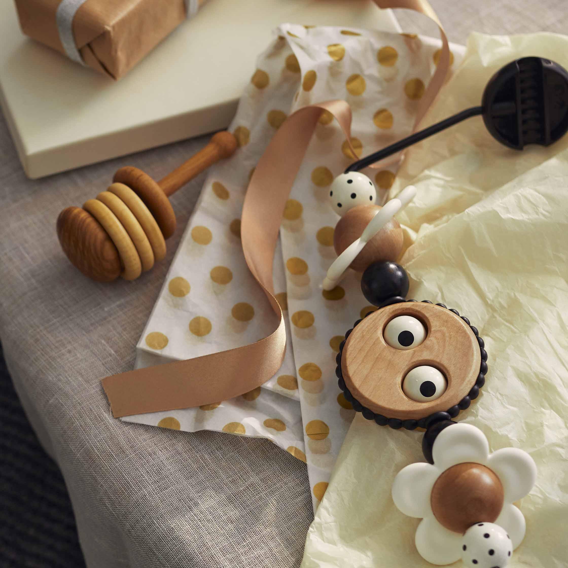 Toy for Bouncer Goodly eyes, inspiration for gifts for the perfect Baby Shower  - BabyBjörn